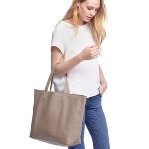 Cuyana classic tote in pebbled leather